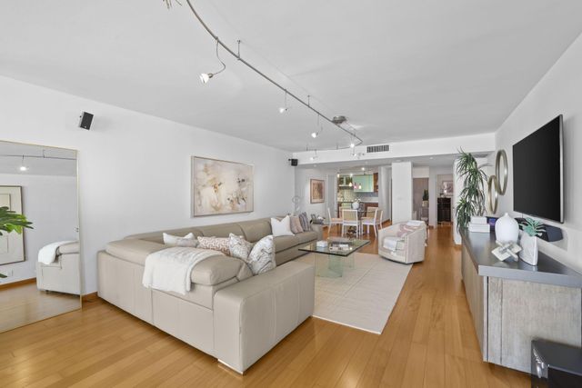 1155 Hillsboro Mile 402, Hillsboro Beach, FL 33062