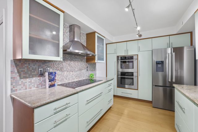 1155 Hillsboro Mile 402, Hillsboro Beach, FL 33062