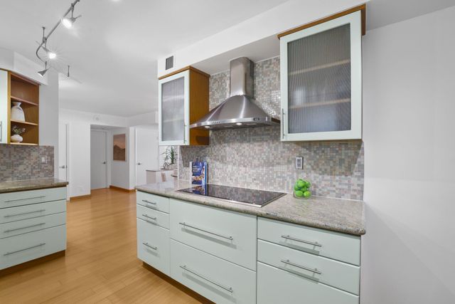 1155 Hillsboro Mile 402, Hillsboro Beach, FL 33062