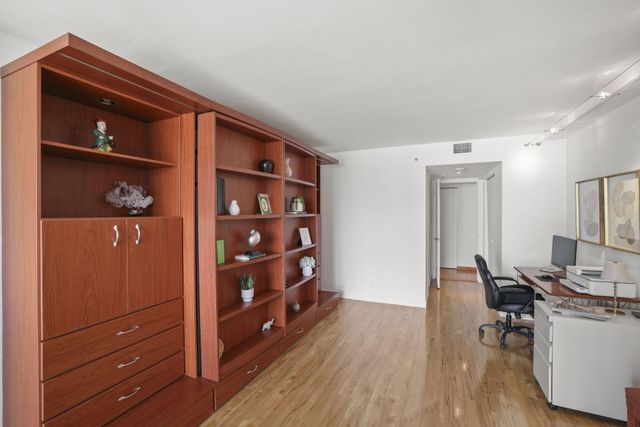 1155 Hillsboro Mile 402, Hillsboro Beach, FL 33062