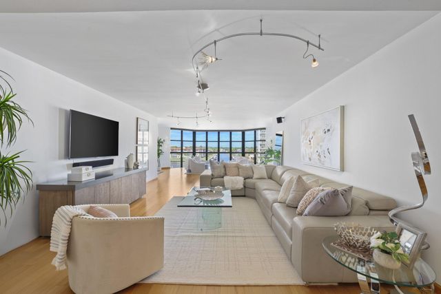 1155 Hillsboro Mile 402, Hillsboro Beach, FL 33062