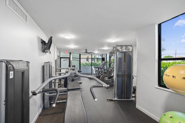 1155 Hillsboro Mile 402, Hillsboro Beach, FL 33062