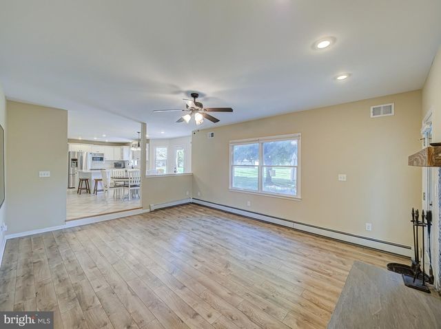 3 PRALL CT, Ringoes, NJ 08551