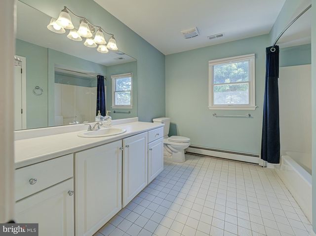 3 PRALL CT, Ringoes, NJ 08551