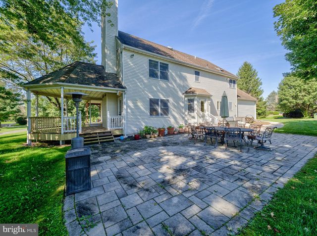 3 PRALL CT, Ringoes, NJ 08551