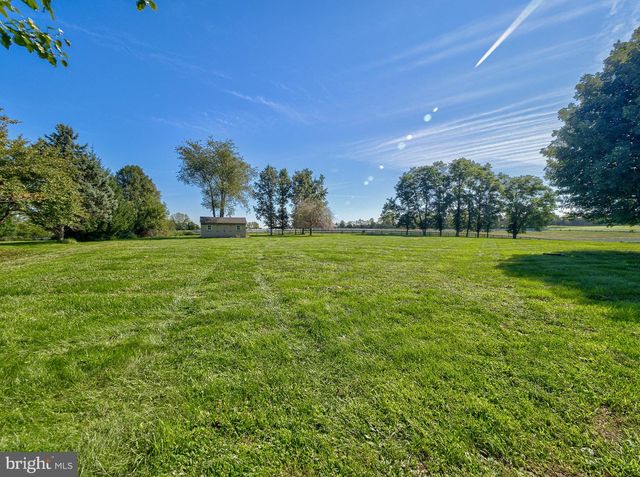 3 PRALL CT, Ringoes, NJ 08551