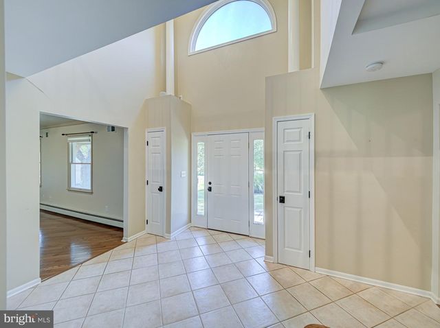3 PRALL CT, Ringoes, NJ 08551