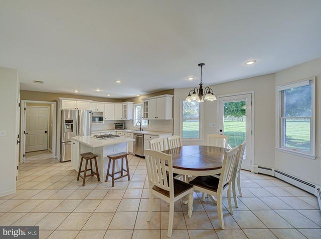 3 PRALL CT, Ringoes, NJ 08551