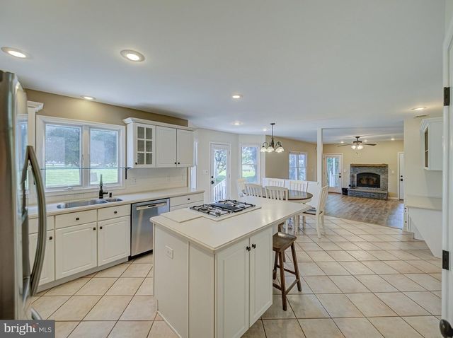 3 PRALL CT, Ringoes, NJ 08551