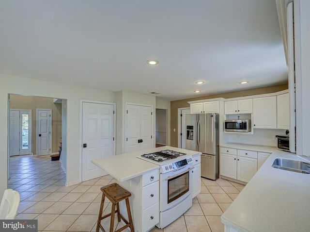 3 PRALL CT, Ringoes, NJ 08551