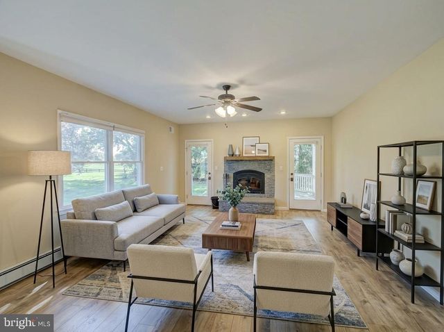 3 PRALL CT, Ringoes, NJ 08551