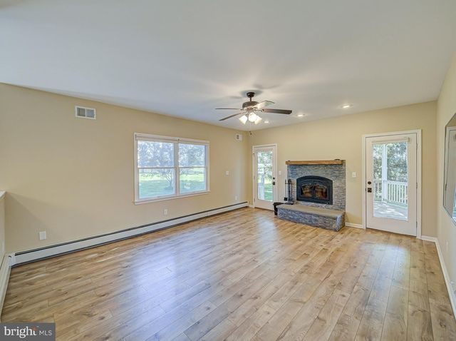 3 PRALL CT, Ringoes, NJ 08551