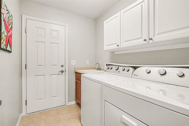 2141 Gray Oak Cove, Portage, MI 49024