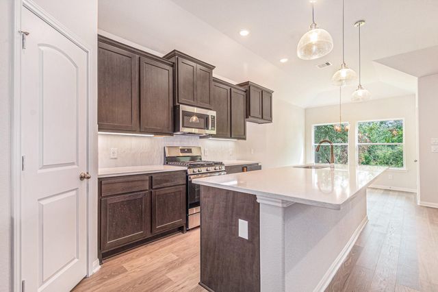 11739 Oakwood Ranch, Willis, TX 77378