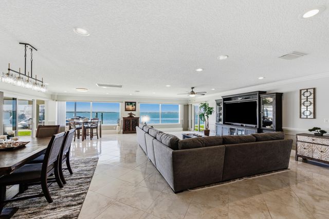 1625 Thumb Point Drive, Fort Pierce, FL 34949