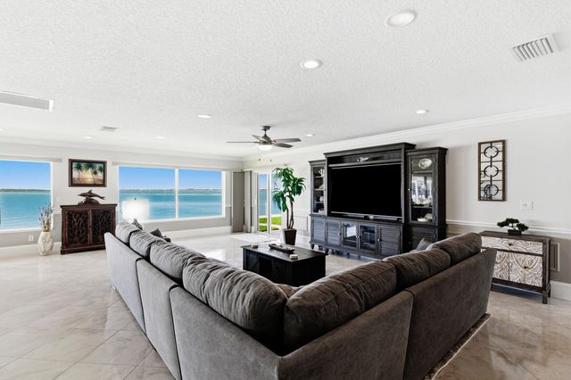 1625 Thumb Point Drive, Fort Pierce, FL 34949