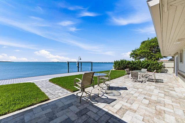 1625 Thumb Point Drive, Fort Pierce, FL 34949