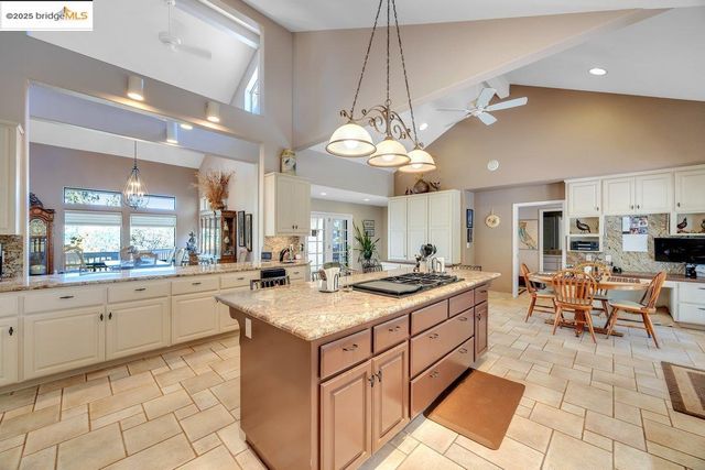 13700 Clements Rd, Groveland, CA 95321