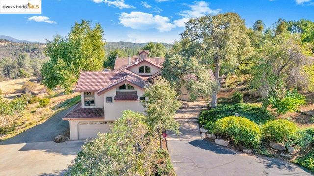 13700 Clements Rd, Groveland, CA 95321