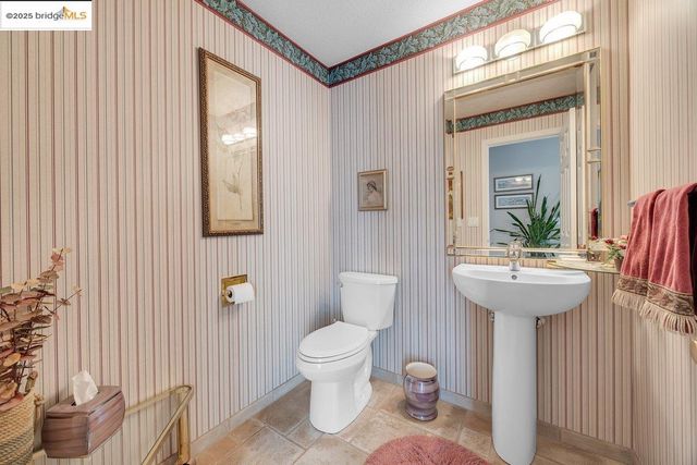 13700 Clements Rd, Groveland, CA 95321