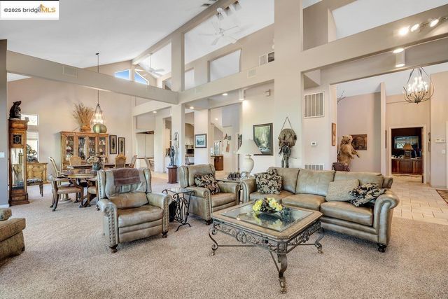 13700 Clements Rd, Groveland, CA 95321