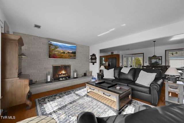 3402 Amoyee Drive, Johnson City, TN 37601