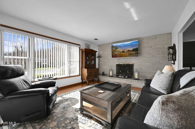 3402 Amoyee Drive, Johnson City, TN 37601