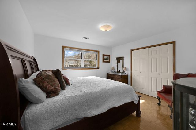 3402 Amoyee Drive, Johnson City, TN 37601