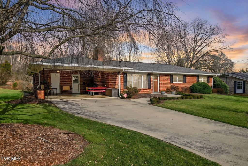 3402 Amoyee Drive, Johnson City, TN 37601