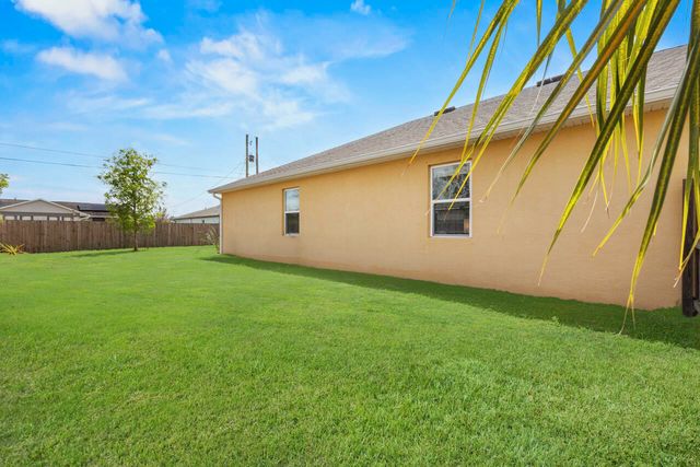 462 SW Kaabe Avenue, Port St. Lucie, Port St Lucie, FL 34953