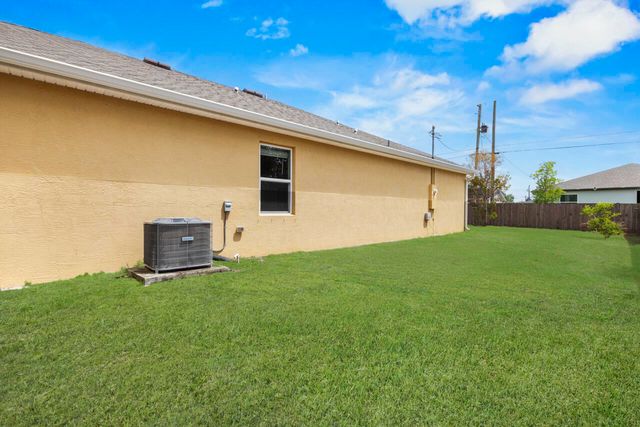 462 SW Kaabe Avenue, Port St. Lucie, Port St Lucie, FL 34953