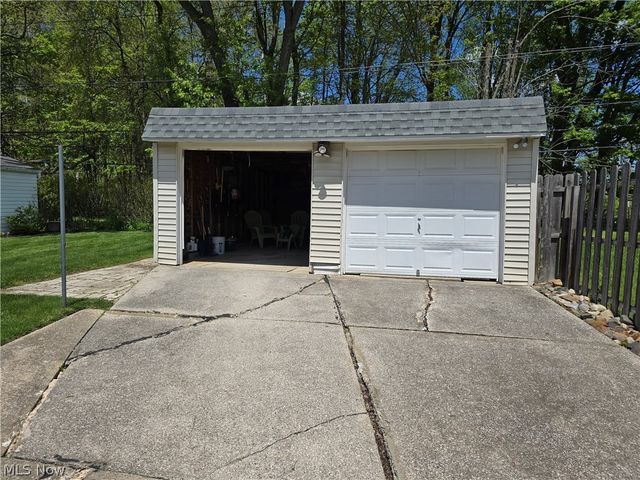 15021 Florence Drive, Maple Heights, OH 44137