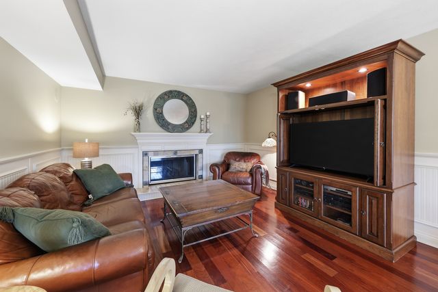 305 S Knollwood Drive, Schaumburg, IL 60193