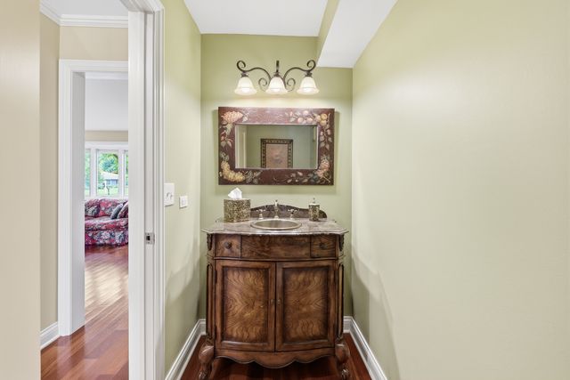 305 S Knollwood Drive, Schaumburg, IL 60193