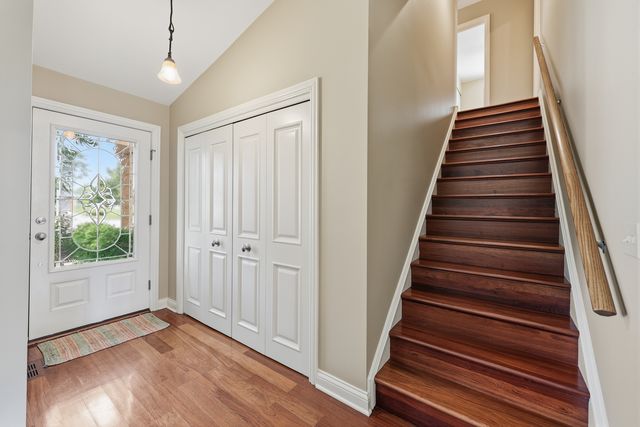 305 S Knollwood Drive, Schaumburg, IL 60193