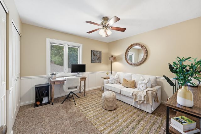 305 S Knollwood Drive, Schaumburg, IL 60193