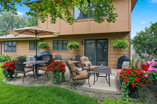 305 S Knollwood Drive, Schaumburg, IL 60193
