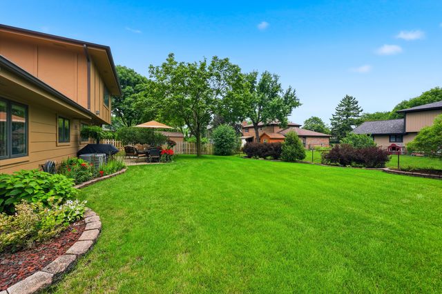 305 S Knollwood Drive, Schaumburg, IL 60193
