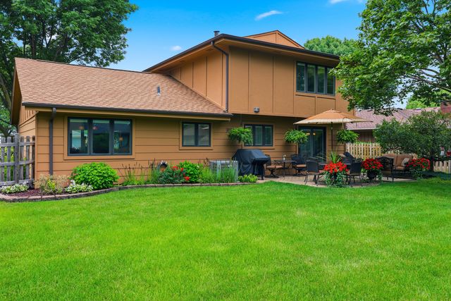 305 S Knollwood Drive, Schaumburg, IL 60193