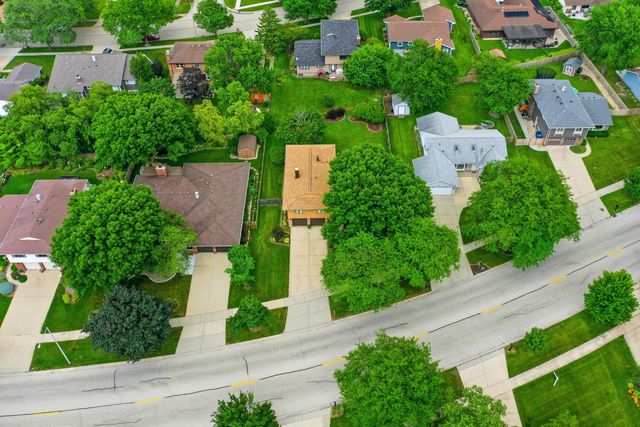 305 S Knollwood Drive, Schaumburg, IL 60193