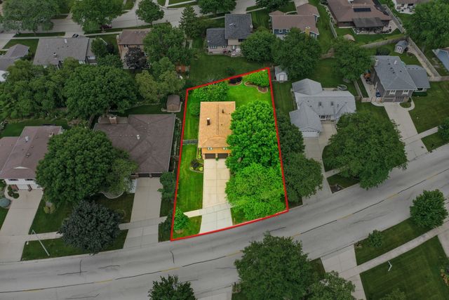 305 S Knollwood Drive, Schaumburg, IL 60193