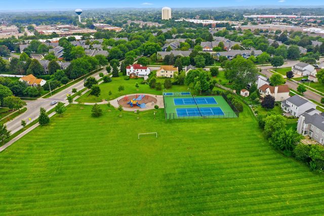 305 S Knollwood Drive, Schaumburg, IL 60193