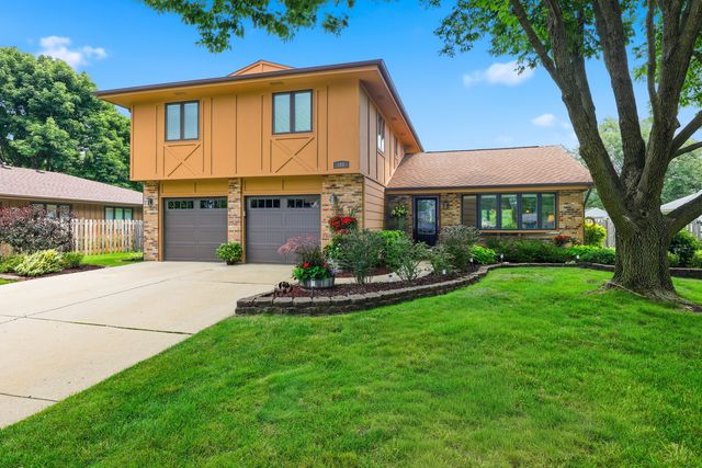 305 S Knollwood Drive, Schaumburg, IL 60193