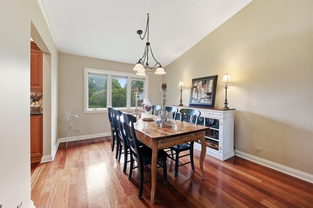 305 S Knollwood Drive, Schaumburg, IL 60193