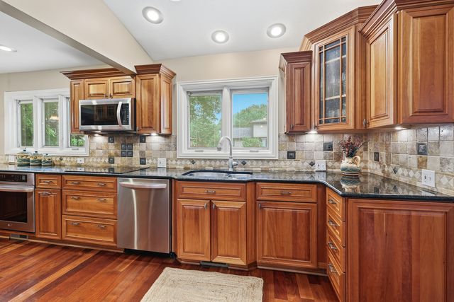 305 S Knollwood Drive, Schaumburg, IL 60193