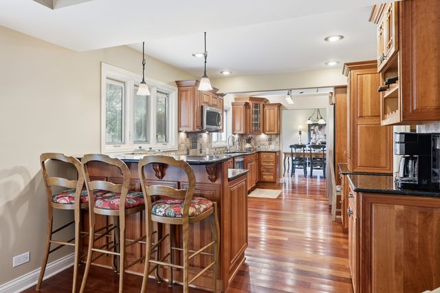 305 S Knollwood Drive, Schaumburg, IL 60193