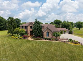 950 Country Manor Lane, North Lima, OH 44452