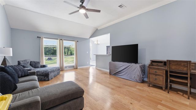 13 Westwood Drive, Huntsville, TX 77320