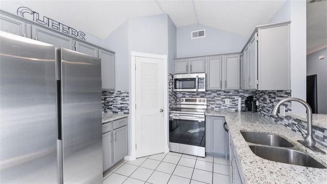 13 Westwood Drive, Huntsville, TX 77320