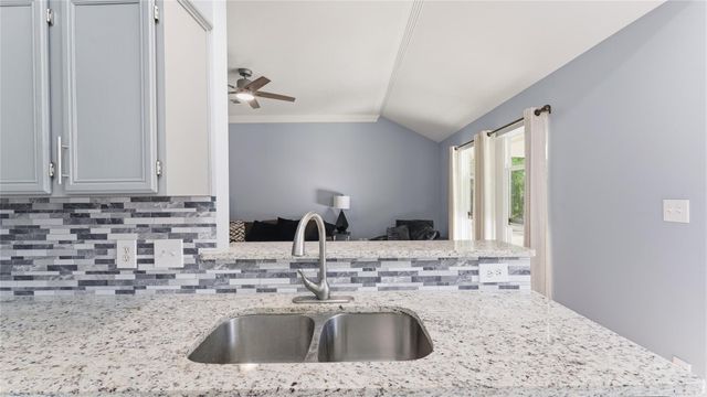 13 Westwood Drive, Huntsville, TX 77320